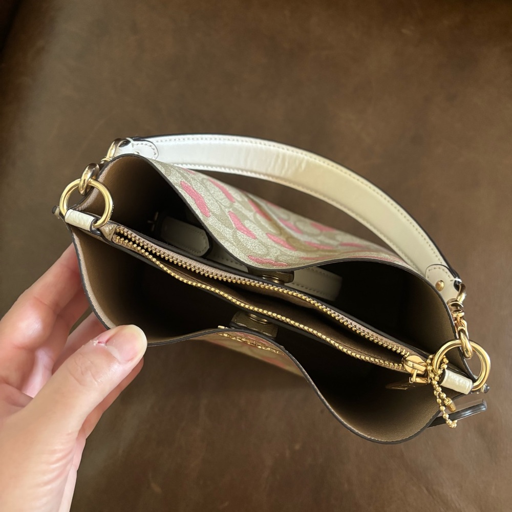 Coach Limited Edition Mollie Bucket 22 Bag Valentines 2024 Collection Pink Heart - Picture 10 of 16